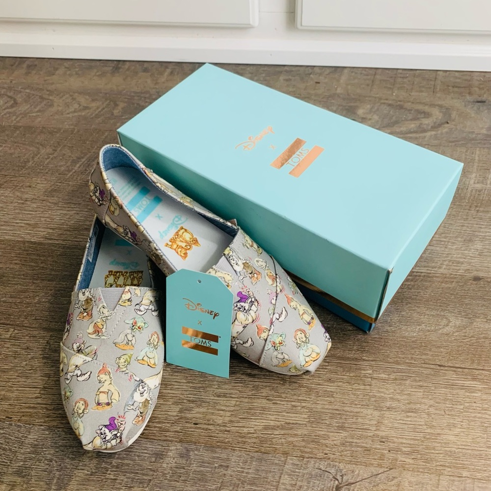 TOMS Disney Snow White & Seven Dwarf’s Classic Canvas Shoes New